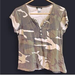VENUS Camo Short Sleeve Henley Tee in Green and Tan